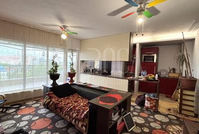 Apartament cu 3 camere decomandat în Zorilor