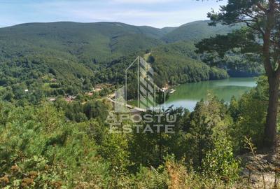 Teren intravilan, 2000mp, cu vedere panoramica spre lacul Valiug - 1