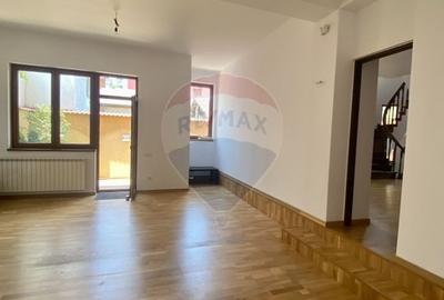 Casa / Vila cu 8 camere de închiriat în zona Aviatiei - 5