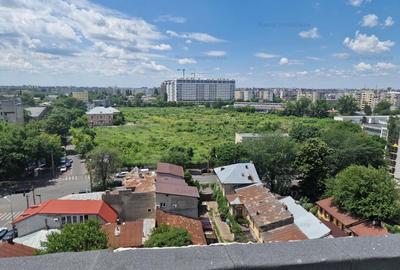 Apartament cu 5 camere decomandat în Parcul Carol