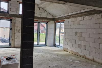 CASA  LA ROSU DE VANZARE IN OARDA, LA 170000 - 3