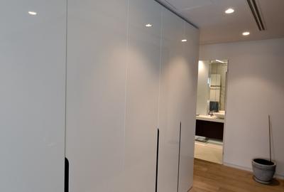APARTAMENT 8 CAMERE CU SCARA INTERIOARA TIP LOFT -ULTRA LUX - 40