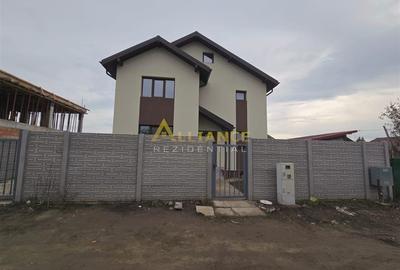 Casă cu 4 camere în Berceni