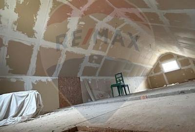 Casă de vânzare cu teren generos de 1.043 mp, două corpuri de locuit. - 8