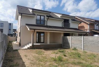 Casă individuală cu 4 camere în Moșnița Nouă