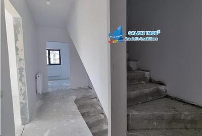 Vanzare casa de tip Duplex cu 370 mp de teren situat la Str Margelelor - 21