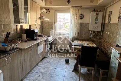 Apartament 3 camere de vânzare – Micro 5/1, Bd. Traian - 6