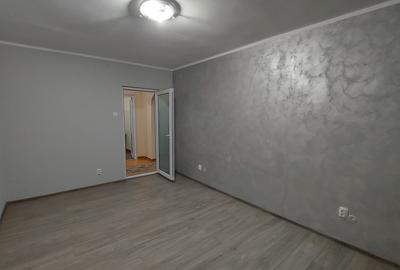 Apartament cu 3 camere decomandat în Micro 38