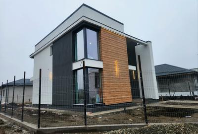 Vila/Casa 4 camere-teren 416 mp/Com.Berceni - 1