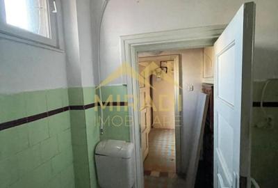 Vanzare apartament in vila 6 CAMERE compus din D P M din D P 1 M - 18