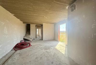 Duplex cu 8 camere în Săcălaz