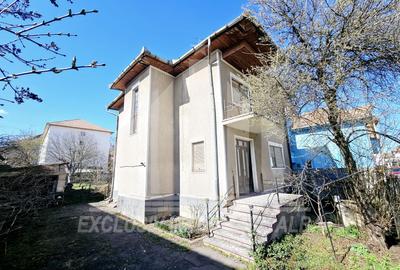 Casă individuală cu 6 camere în Cetate