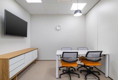 Spațiu de birou privat pentru 4 persoane în Regus Central Business Plaza - 1