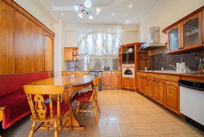 Ultracentral -Cladire impozanta  D+P+2E. - 16