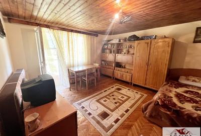 Vanzare casa in Ampoita -1300 mp teren - 2
