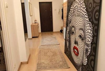 Apartament cu 3 camere decomandat, mobilat în Băneasa