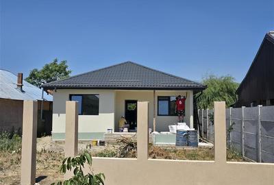 Casa noua la gri - Gostinari - 3 camere - 110mp - 700mp teren - - 3
