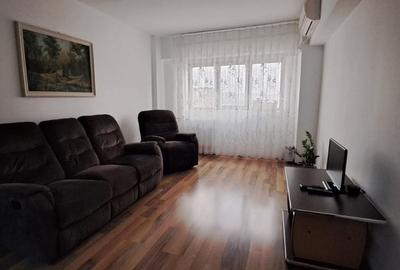 Apartament cu 4 camere decomandat în Apărătorii Patriei