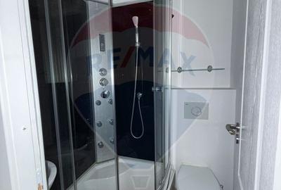 Apartament cu 4 camere de vânzare în zona 1 Mai - 11