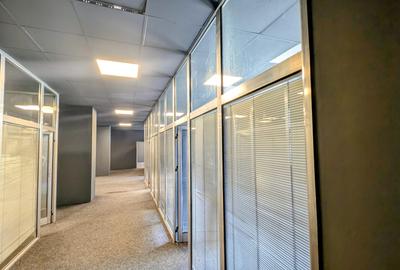 In incinta Casei Presei Libere,renovat,compartimentat,pentru birouri - 7