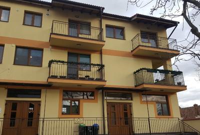 Apartament cu 4 camere semidecomandat în Piața Cluj