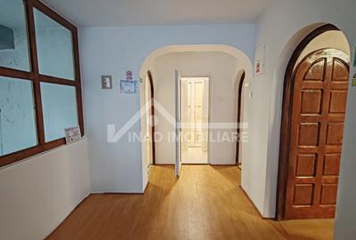 Casă de închiriat, Strada Republicii,  D+P+2E, curte proprie de 550 mp - 5