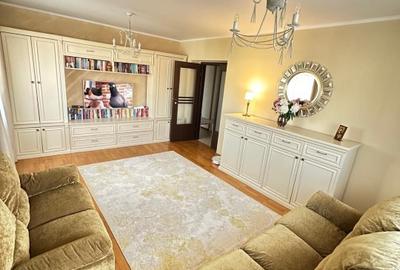 Apartament cu 3 camere decomandat, mobilat în Podul de Fier