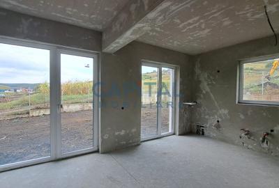 Casa superba cu garaj, aproape de padure - 8