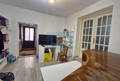 Casa Rogerius singur in curte, amenajata in doua apartamente - 6