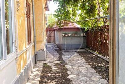 Casă cu 3 camere de vânzare în zona P-ta Alba Iulia - 1