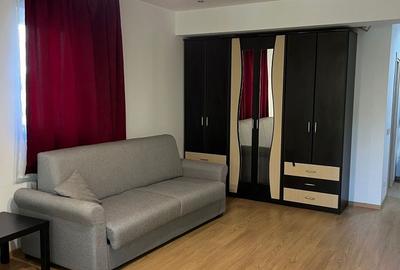 Garsonieră decomandată în Apărătorii Patriei