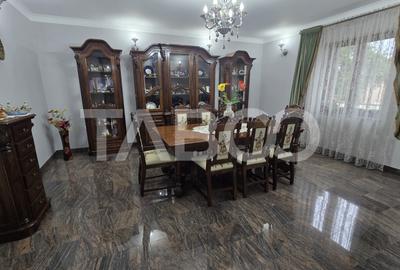Casa individuala de vanzare 10 camere 691mp teren si garaj zona Lupeni - 5