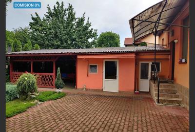 Casă cu 4 camere în Central