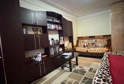 Apartament cu 3 camere decomandat, mobilat în Tătărași