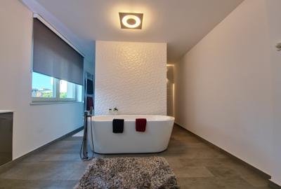 Vila deosebita  la un pas de mare mobilata si utilata - 26