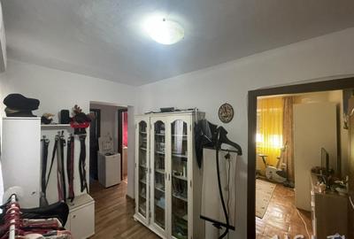 Apartament 3 Camere, Etaj 4, Strada Aleea Teilor - 9