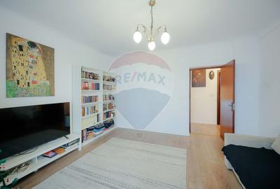 De vânzare apartament cu 2 camere, parter, parcare inclusă, central - 10