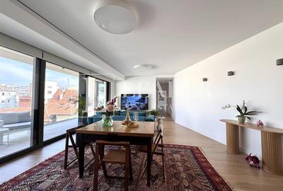 Apartament cu 3 camere semidecomandat, mobilat în Dacia