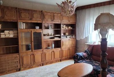 Apartament cu 3 camere decomandat, mobilat în Sebastian