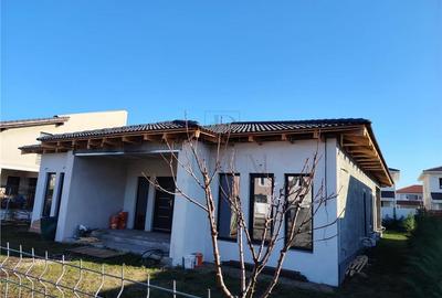 Casă individuală cu 4 camere în Moșnița Nouă