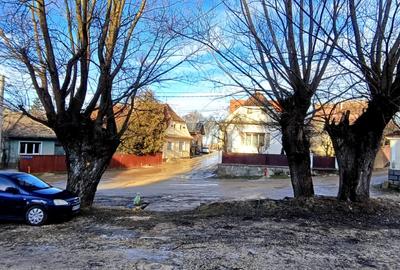 Casa batraneasca cu 700mp de teren in zona centrala - 1
