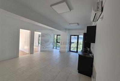 Apartament cu 3 camere decomandat în Podu Roș