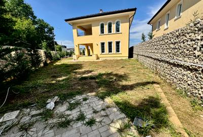 Casă individuală cu 5 camere în Tunari