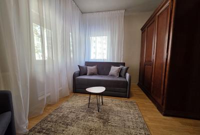 Apartament cu 3 camere nedecomandat, mobilat în 13 Septembrie