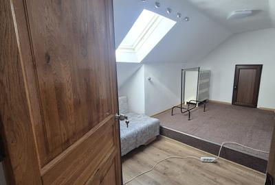 Apartament la casa, 4 camere in Schei - 9
