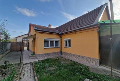 Casa cu 2 camere+living, renovata complet, in Episcopia Bihor - 1