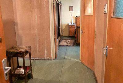 Apartament de 3 camere decomandat, etaj 2, str Codrii Neamțului - 1