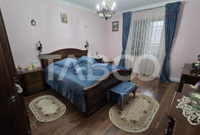 Casa individuala de vanzare 10 camere 691mp teren si garaj zona Lupeni - 7