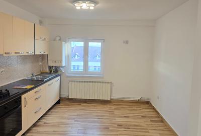 Vand apartament 4 camere decomandat in Deva, zona 22 Decembrie (Liceul Auto), - 1