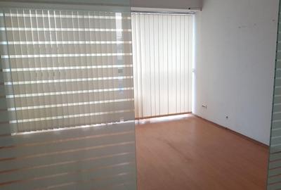 Cladire de birouri si spatii comerciale P+4E, stradal la DN1 - 4